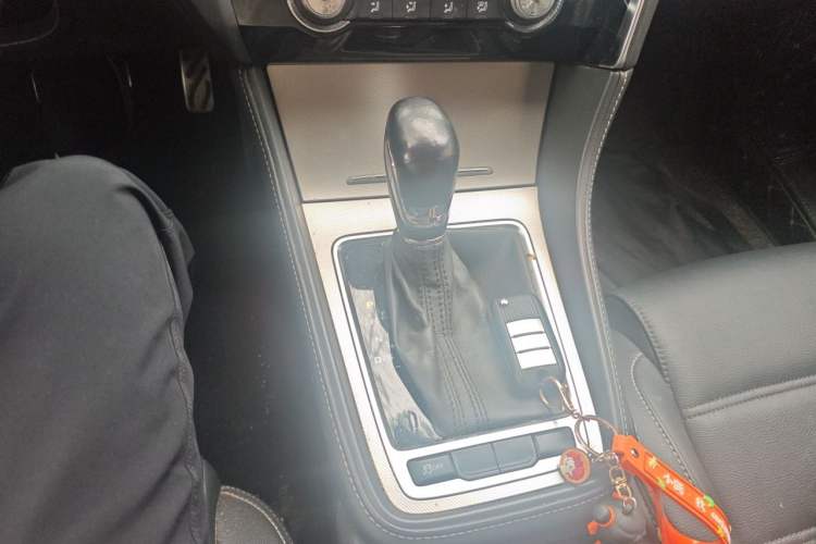 Used MG 6 2019 20T Automatic Sport Edition Gear Lever