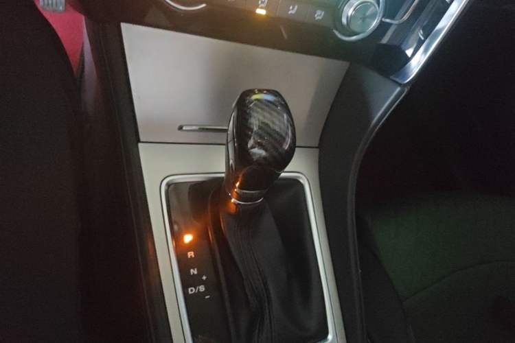 Used MG 6 2019 20T Automatic Starlight Edition Gear Lever