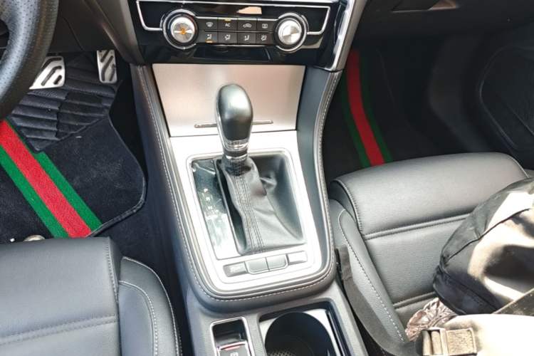 Used MG 6 2019 20T Automatic Sport Edition Gear Lever