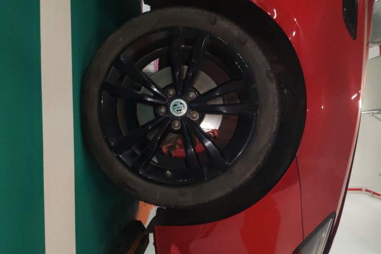 Used MG 6 2019 20T Automatic Trophy Racing Edition + Sporty Rear Exhaust Racing Kit Right Front Wheel Hub