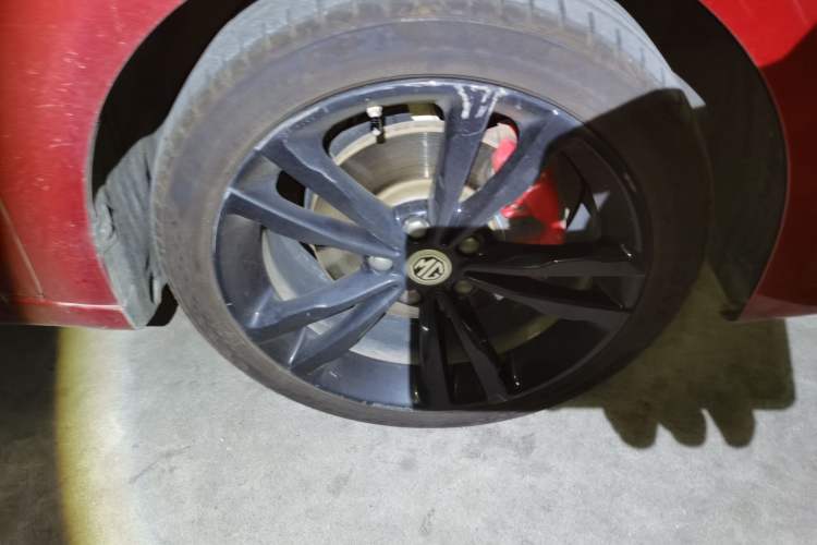 Used MG 6 2019 20T Automatic Trophy Competition Edition + BOSE Luxury Sound System Package Right Front Wheel Hub