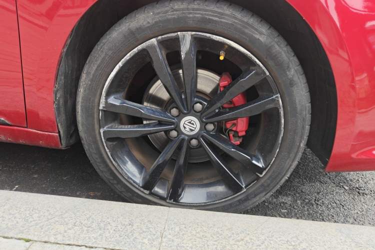 Used MG 6 2019 20T Automatic Trophy Competition Edition + BOSE Luxury Sound System Package Right Front Wheel Hub