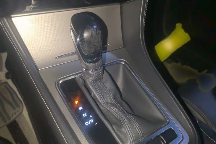 Used MG 6 2019 20T Automatic Sport Edition Gear Lever