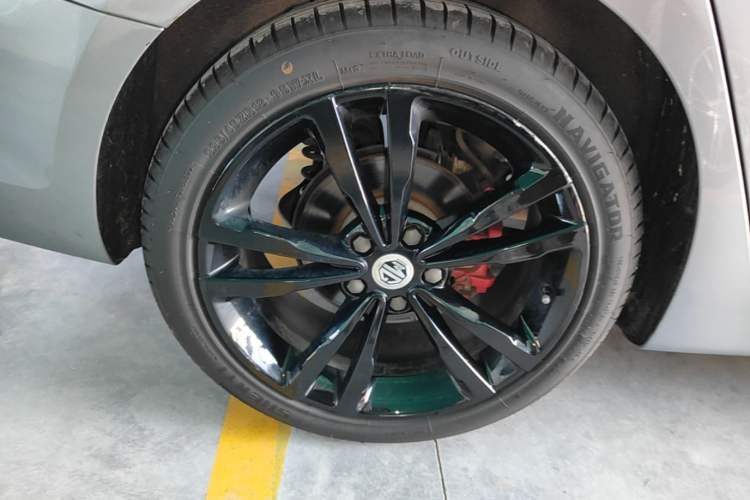 Used MG 6 2019 20T Automatic Trophy 10th Anniversary Edition Right Rear Wheel Hub