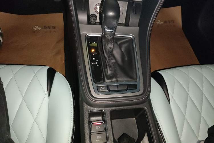 Used MG 6 2019 20T Automatic Starlight Edition Gear Lever