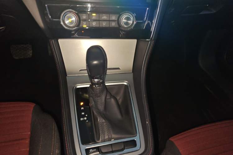 Used MG 6 2019 20T Automatic Starlight Edition Gear Lever