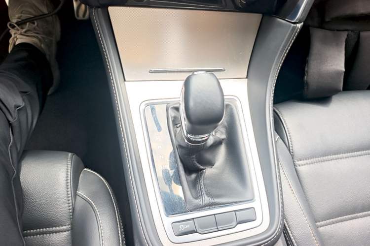 Used MG 6 2019 20T Automatic Sport Edition Gear Lever