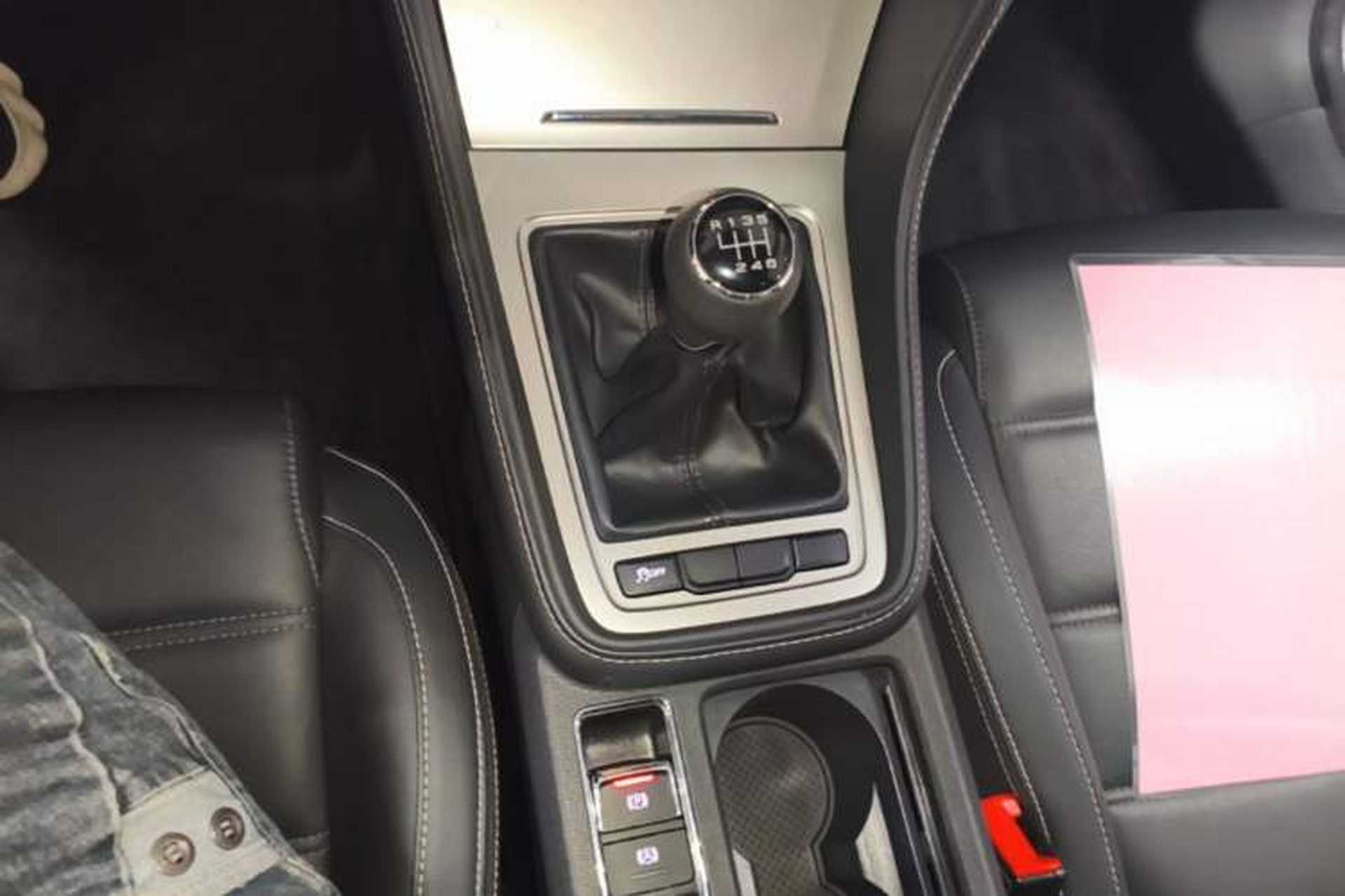 Used MG 6 2019 20T Manual Sport Edition Gear Lever