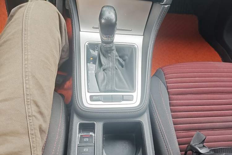 Used MG 6 2019 20T Automatic Starlight Edition Gear Lever