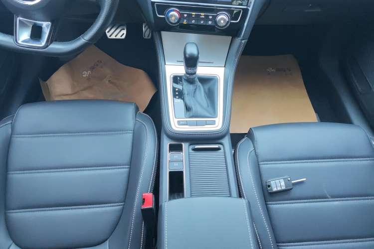 Used MG 6 2019 20T Automatic Sport Edition Gear Lever