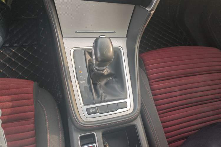 Used MG 6 2019 20T Automatic Starlight Edition Gear Lever