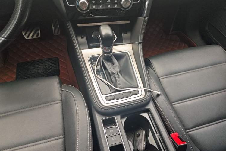 Used MG 6 2019 20T Automatic Sport Edition Gear Lever