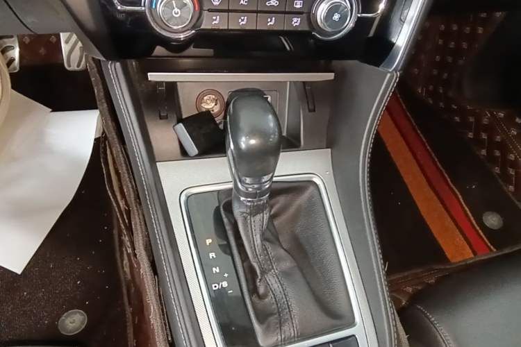 Used MG 6 2019 20T Automatic Sport Edition Gear Lever