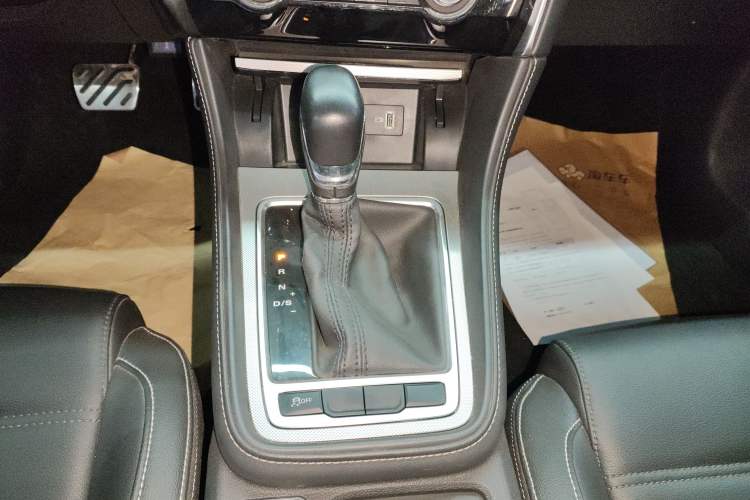 Used MG 6 2019 20T Automatic Sport Edition Gear Lever