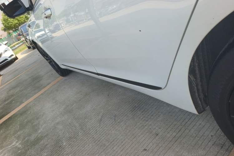 Used MG 6 2019 20T Automatic Trophy Competition Edition + BOSE Luxury Sound System Package Left Side Sill