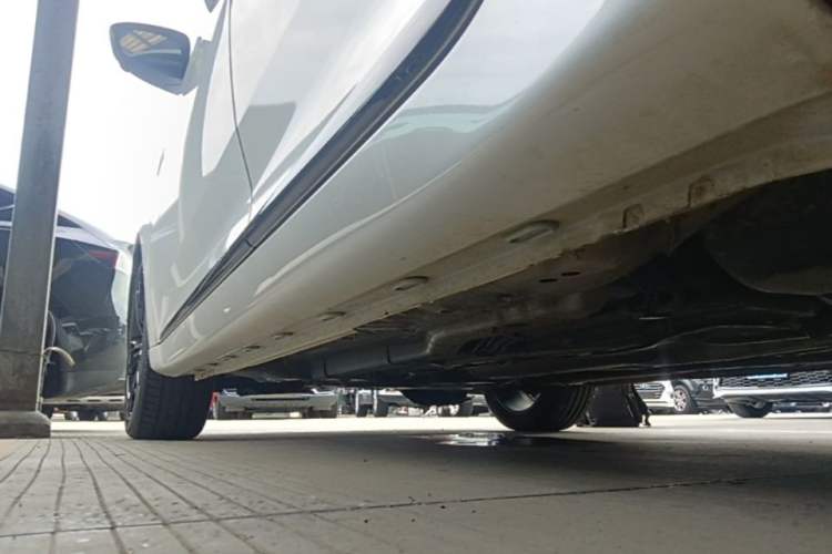 Used MG 6 2019 20T Automatic Trophy Competition Edition + BOSE Luxury Sound System Package Left Side Sill