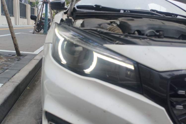 Used MG 6 2019 20T Automatic Trophy Racing Edition + Sporty Rear Exhaust Racing Kit Right Front Headlight