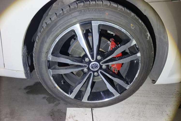 Used MG 6 2019 20T Automatic Trophy Racing Edition + Sporty Rear Exhaust Racing Kit Right Front Wheel Hub