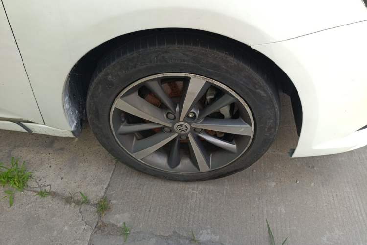 Used MG 6 2019 20T Automatic Starlight Edition Right Front Wheel Hub