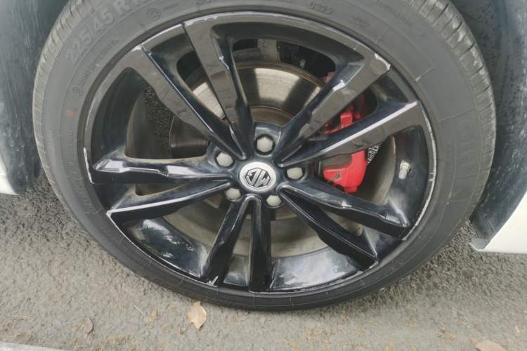 Used MG 6 2019 20T Automatic Trophy Competition Edition + BOSE Luxury Sound System Package Right Front Wheel Hub