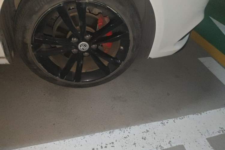Used MG 6 2019 20T Automatic Trophy Competition Edition + BOSE Luxury Sound System Package Right Front Wheel Hub