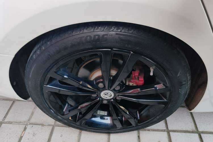 Used MG 6 2019 20T Automatic Trophy 10th Anniversary Edition Right Rear Wheel Hub