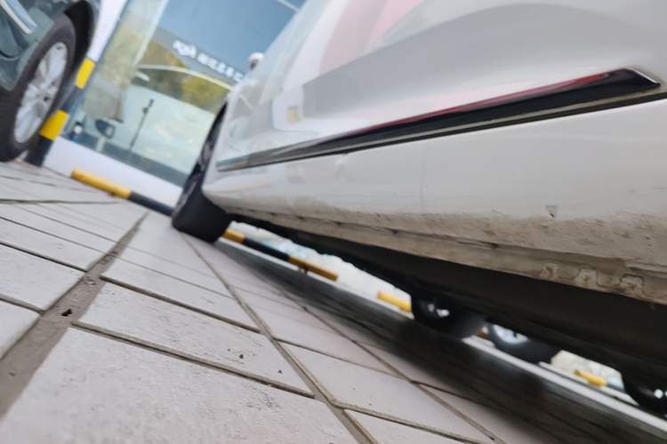 Used MG 6 2019 20T Automatic Trophy 10th Anniversary Edition Right Side Sill