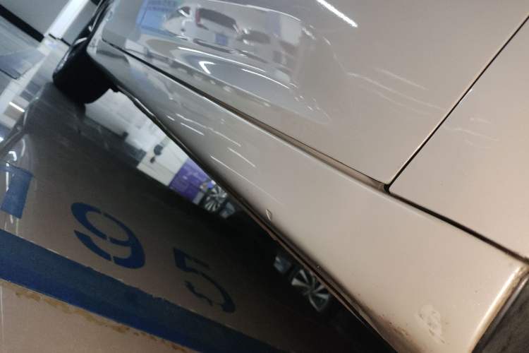 Used MG 6 2019 20T Automatic Starlight Edition Right Side Sill