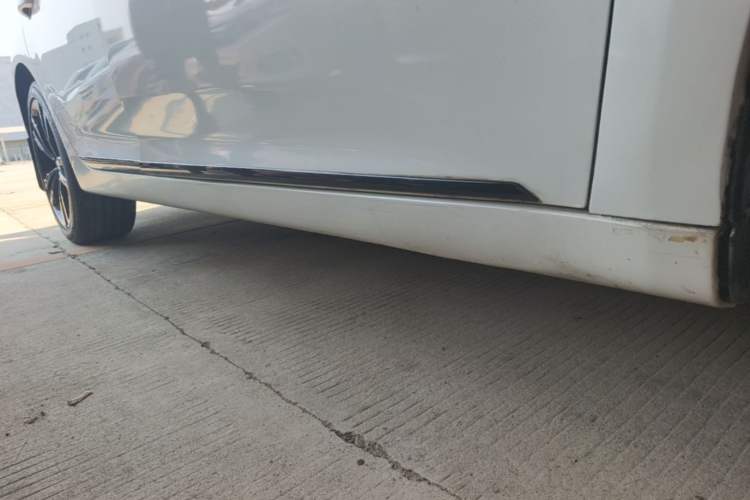Used MG 6 2019 20T Automatic Trophy Competition Edition + BOSE Luxury Sound System Package Right Side Sill