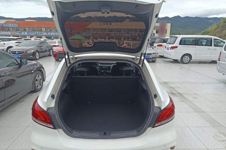 Used MG 6 2019 20T Automatic Sport Edition Trunk