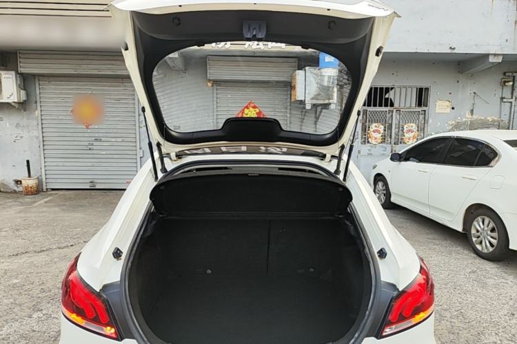 Used MG 6 2019 20T Automatic Starlight Edition Trunk