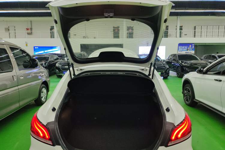 Used MG 6 2019 20T Automatic Sport Edition Trunk
