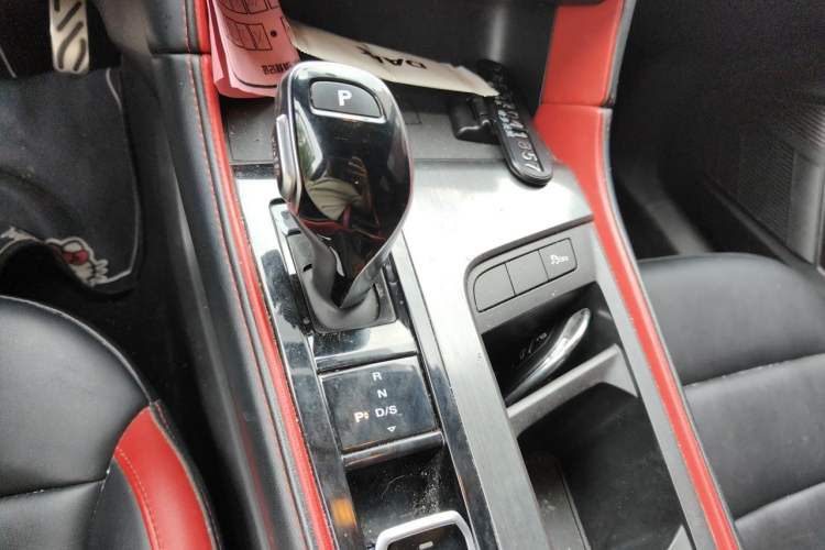 Used MG 6 2020 1.5T Automatic Trophy Luxury Edition Gear Lever