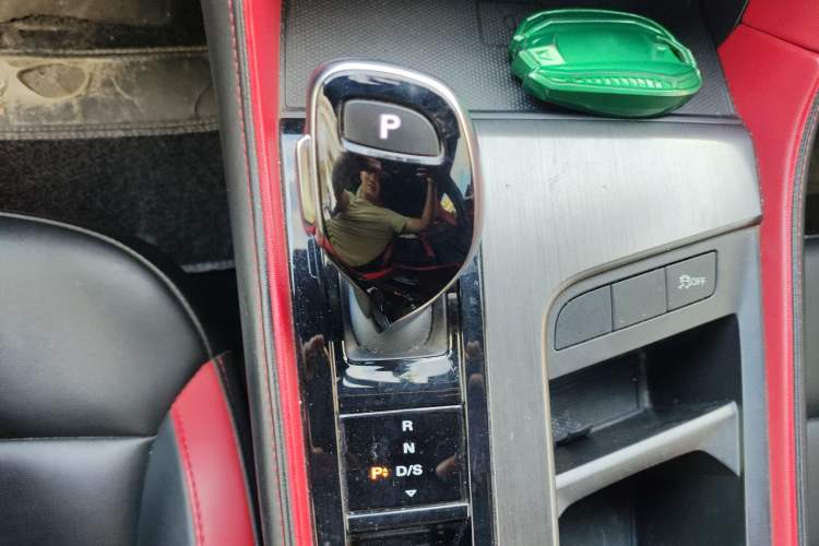 Used MG 6 2020 1.5T Automatic Trophy Luxury Edition Gear Lever