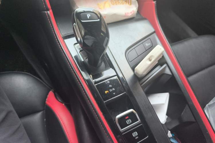 Used MG 6 2020 1.5T Automatic Trophy Luxury Edition Gear Lever