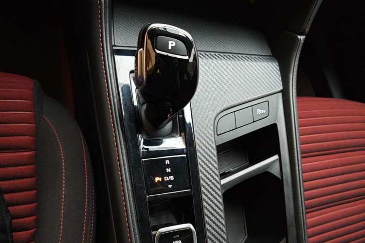Used MG 6 2020 1.5T Automatic Lingchao Fashion Edition Gear Lever