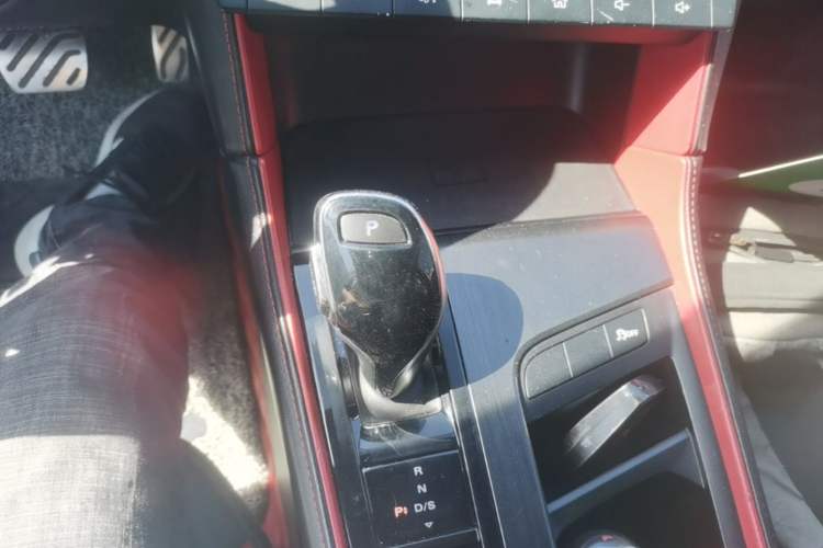 Used MG 6 2020 1.5T Automatic Trophy Luxury Edition Gear Lever