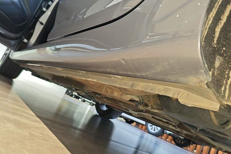 Used MG 6 2020 1.5T Automatic Lingchao Fashion Edition Left Side Sill