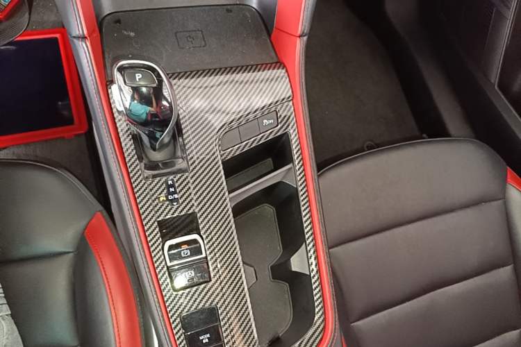 Used MG 6 2020 1.5T Automatic Trophy Luxury Edition Gear Lever