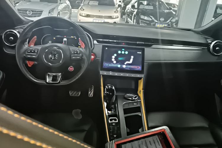 Used MG 6 2020 1.5T Automatic Trophy Luxury Edition Center Console