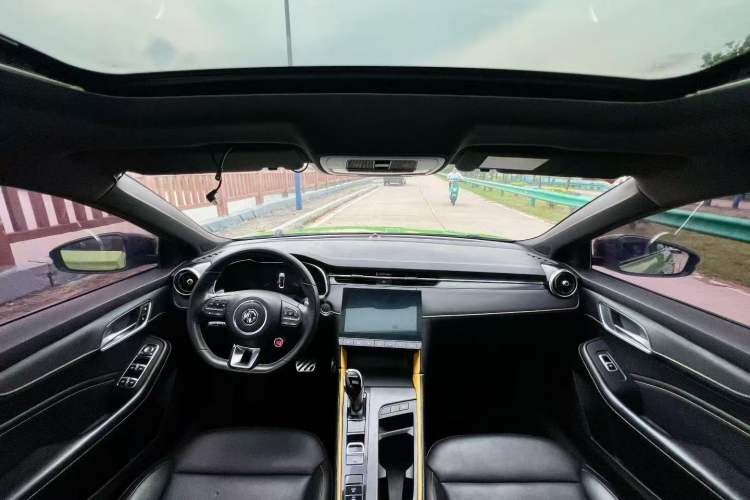Used MG 6 2020 1.5T Automatic Trophy Luxury Edition Center Console