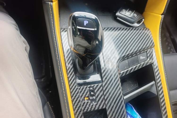 Used MG 6 2020 1.5T Automatic Trophy Luxury Edition Gear Lever
