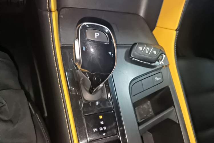 Used MG 6 2020 1.5T Automatic Trophy Luxury Edition Gear Lever