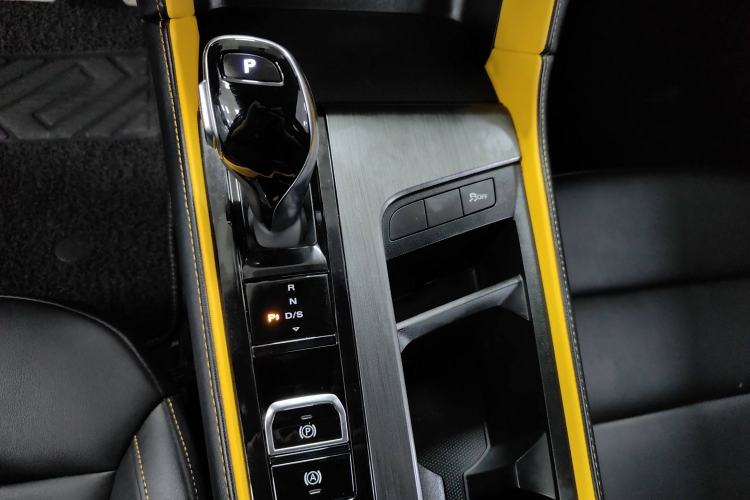 Used MG 6 2020 1.5T Automatic Trophy Luxury Edition Gear Lever