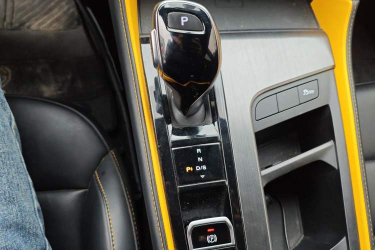 Used MG 6 2020 1.5T Automatic Trophy Luxury Edition Gear Lever