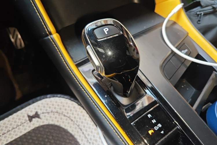 Used MG 6 2020 1.5T Automatic Trophy Luxury Edition Gear Lever