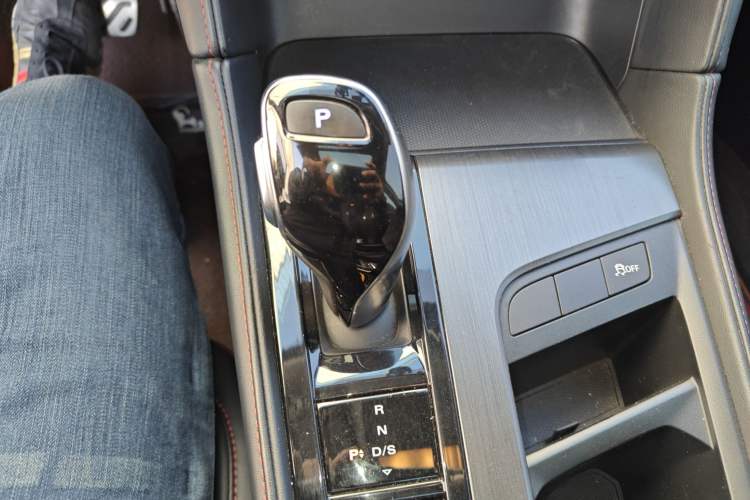 Used MG 6 2020 1.5T Automatic Trendsetting Luxury Edition Gear Lever