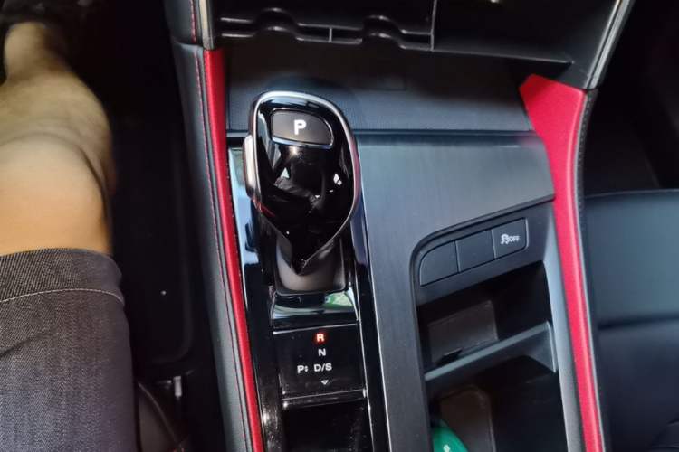 Used MG 6 2020 1.5T Automatic Trophy Luxury Edition Gear Lever