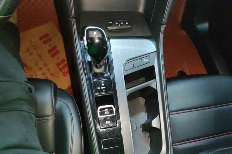 Used MG 6 2020 1.5T Automatic Trendsetting Luxury Edition Gear Lever