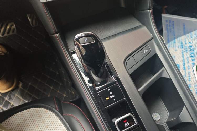 Used MG 6 2020 1.5T Automatic Trendsetting Luxury Edition Gear Lever